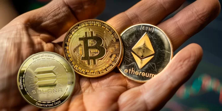 Crypto Liquidations Near $1B as BTC, SOL, ETH Face Sharp Declines