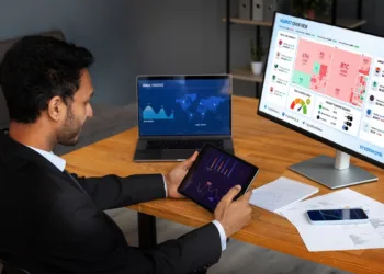 Crypto Market Holds Steady as Bitcoin Slips and Altcoins Show Mixed Signals